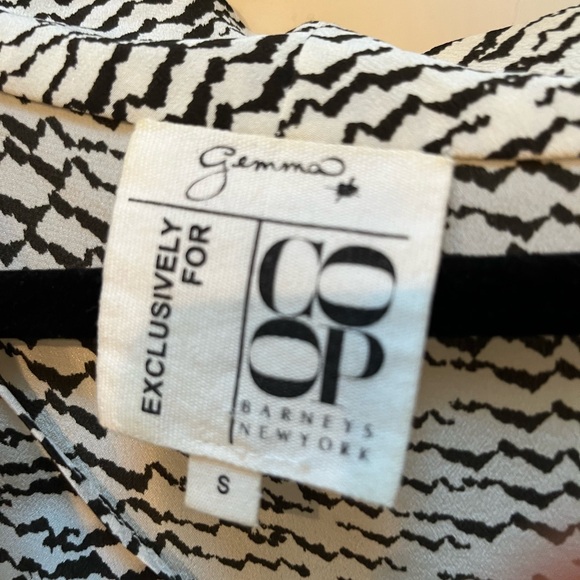 Silk cowl neck short sleeve blouse size small - Picture 4 of 4